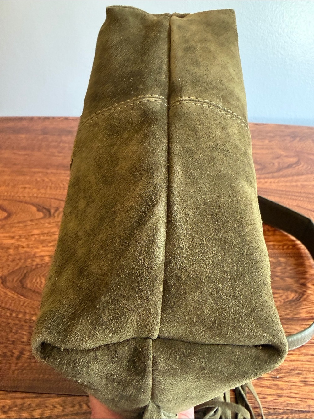 STUNNING Fall’s must have Haute Hippie Olive Green Suede Fringe Hobo Bag! - Picture 9 of 11